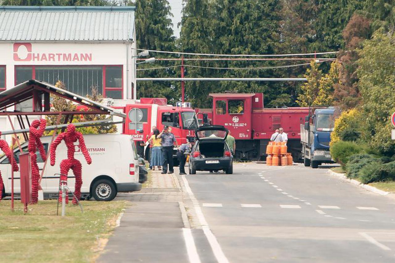 kamion s plinskim bocama,vlak,sudar,koprivnica (1)
