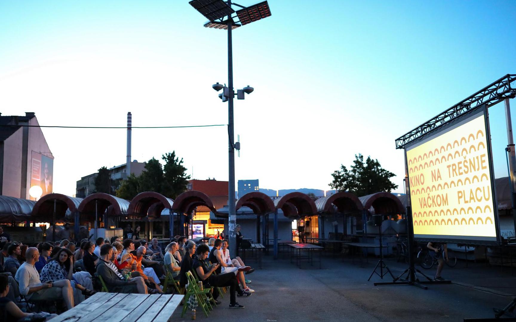 Osmu godinu za redom trešnjevačka tržnica pretvorena je u besplatno ljetno kino. 