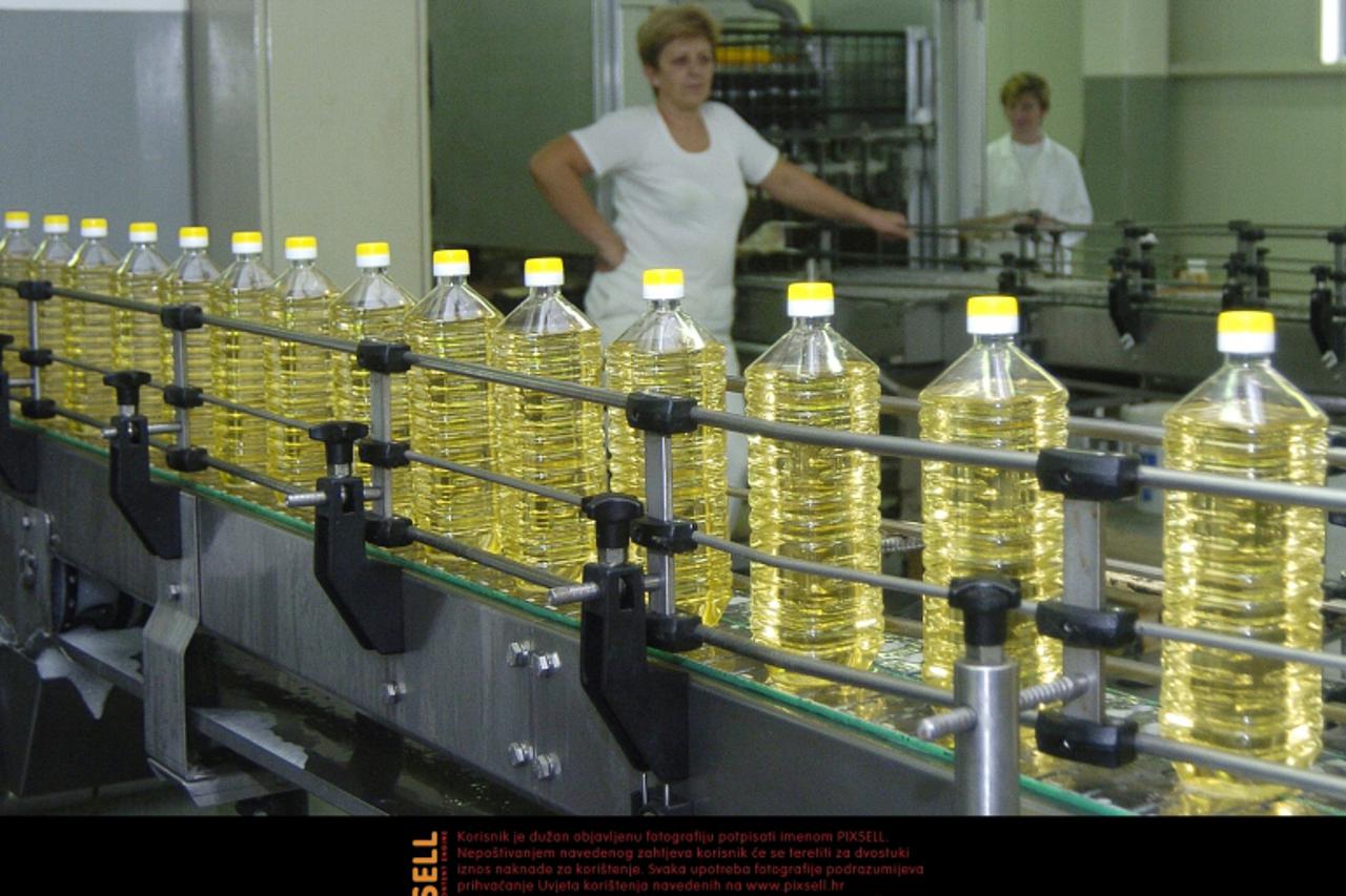 '19.02.2009.,Osijek,Hrvatska - Gradsko poglavarstvo pokrece akciju Kupujmo osjecko kako bi sacuvali radna mjesta,uljara Cepin Photo: Marko Mrkonjic/Vecernji list'