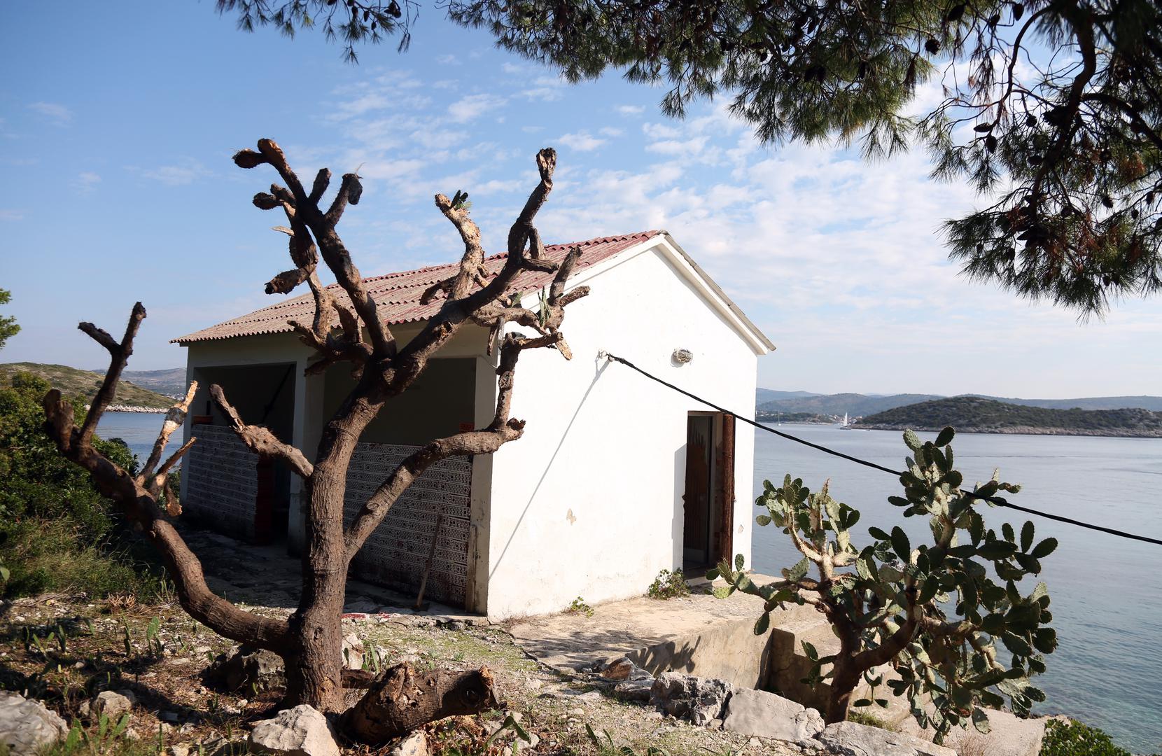 U nastavku galerije pogledajte kako danas izgleda otok Smokvica...