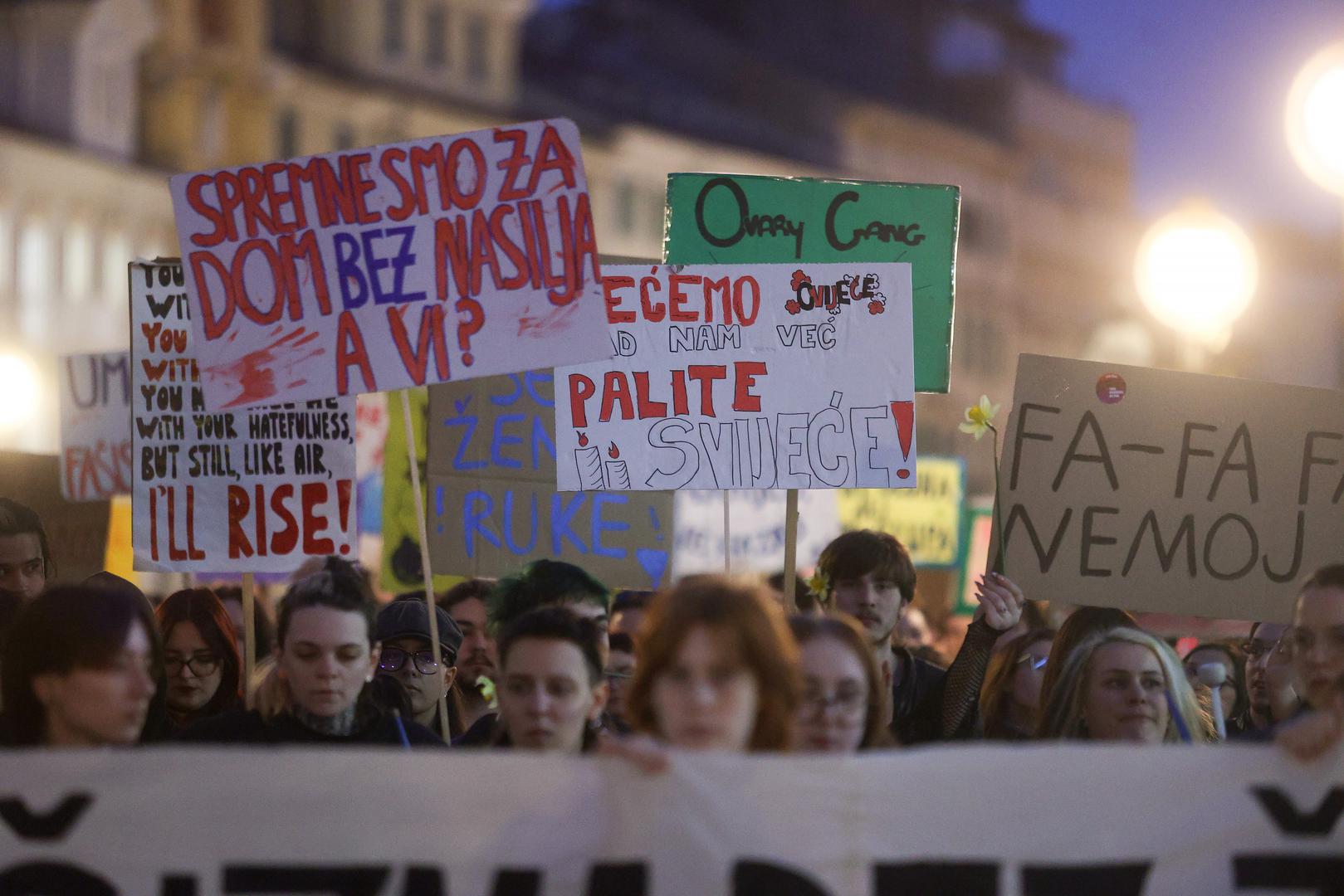 Riječki marš održan je pod geslom "Nema antifašizma bez žena", s trasom od Spomenika oslobođenja do Art-kvarta Benčić. Sudionice su nosile transparente poput: "Spremne smo za dom bez nasilja", "Jedino pred kim bih kleknula je žena", "Krv naših sestara na svačijim je rukama".