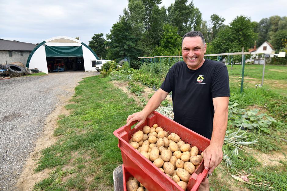 Mursko Središće: Izbor za najbolji OPG - Zlata vrijedan - Šopar, obrt za  konzerviranje voća i povrća