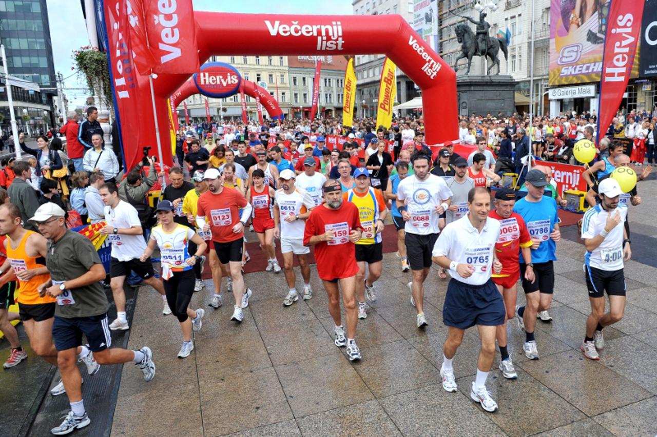 'sport...zagreb...11.10.2009.  trg bana josipa jelacica - 18 vecernjakov maraton, utrka gradjana 5 km, polumaraton 21 km, maraton 42 km /  Photo: Marko Lukunic / VLM'
