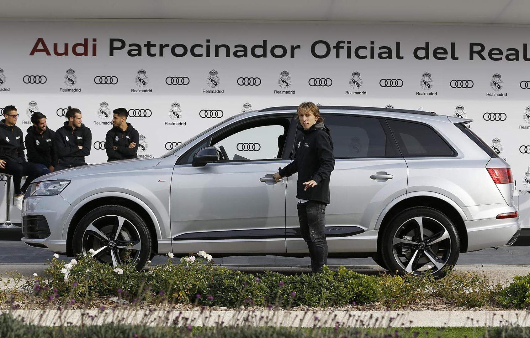 Luka Modrić objavio je da napušta Real Madrid, čime završava veličanstveno poglavlje svoje karijere. Od 2012. zaradio je mnogo novca, a nešto je uložio i u automobile.