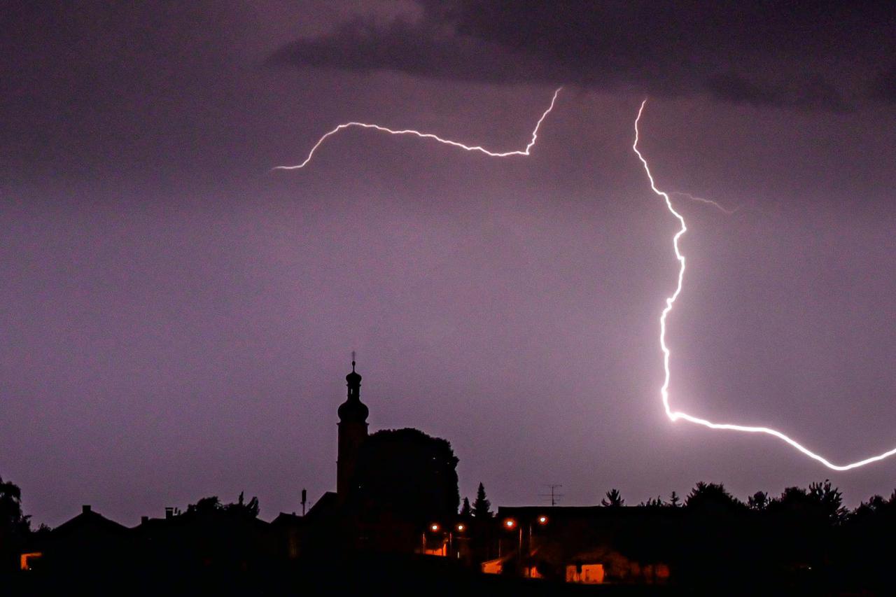 Jugozapadnu NJema?ku pogodilo jako grmljavinsko nevrijeme