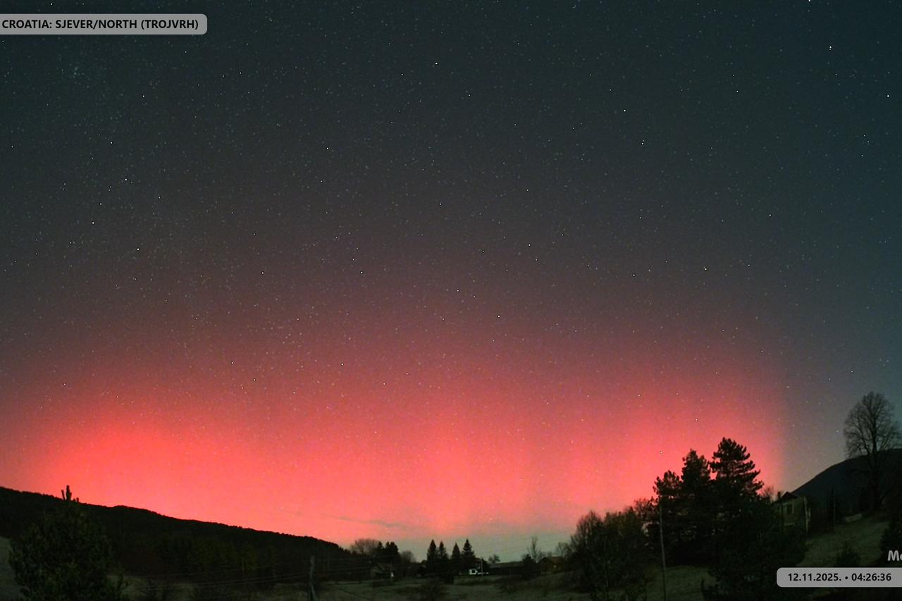 Pojava Polarne svjetlosti snimljena iz Latina, pokraj Plaškog