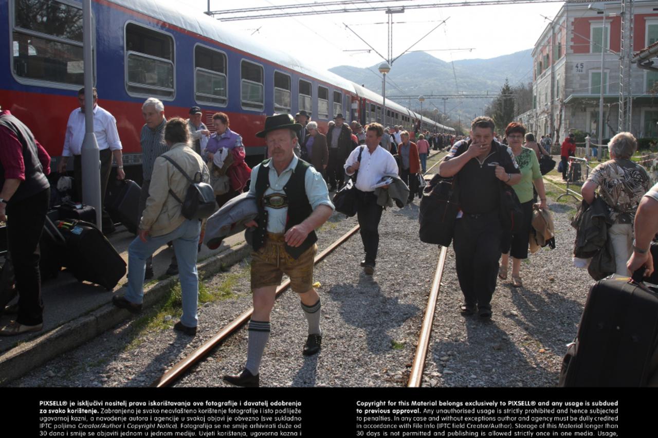 Njemački turisti, vlak, Matulji (1)