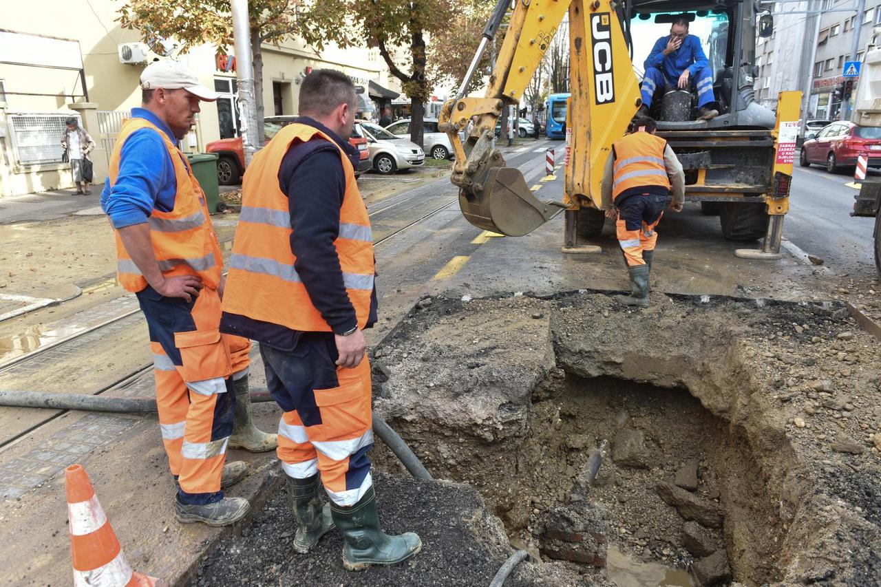 Puknuće cijevi na Maksimirskoj