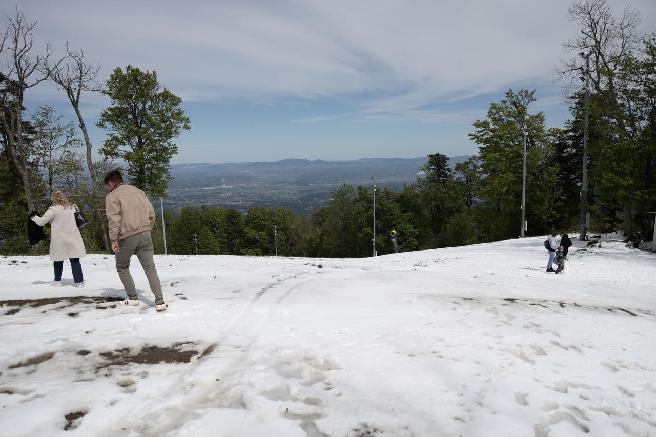 Zagreb: Sljeme prekrio snijeg