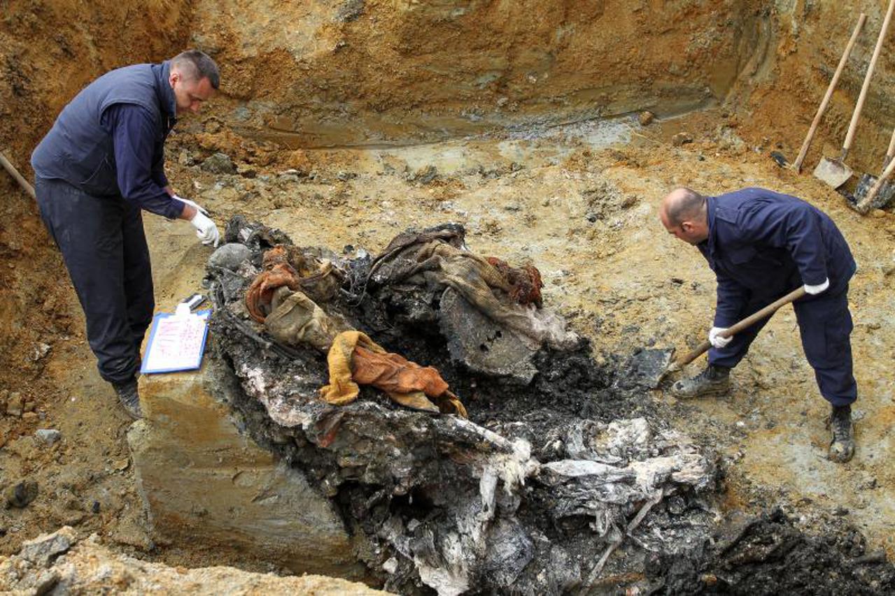 grobnica kod Petrinje, masovna grobnica (1)