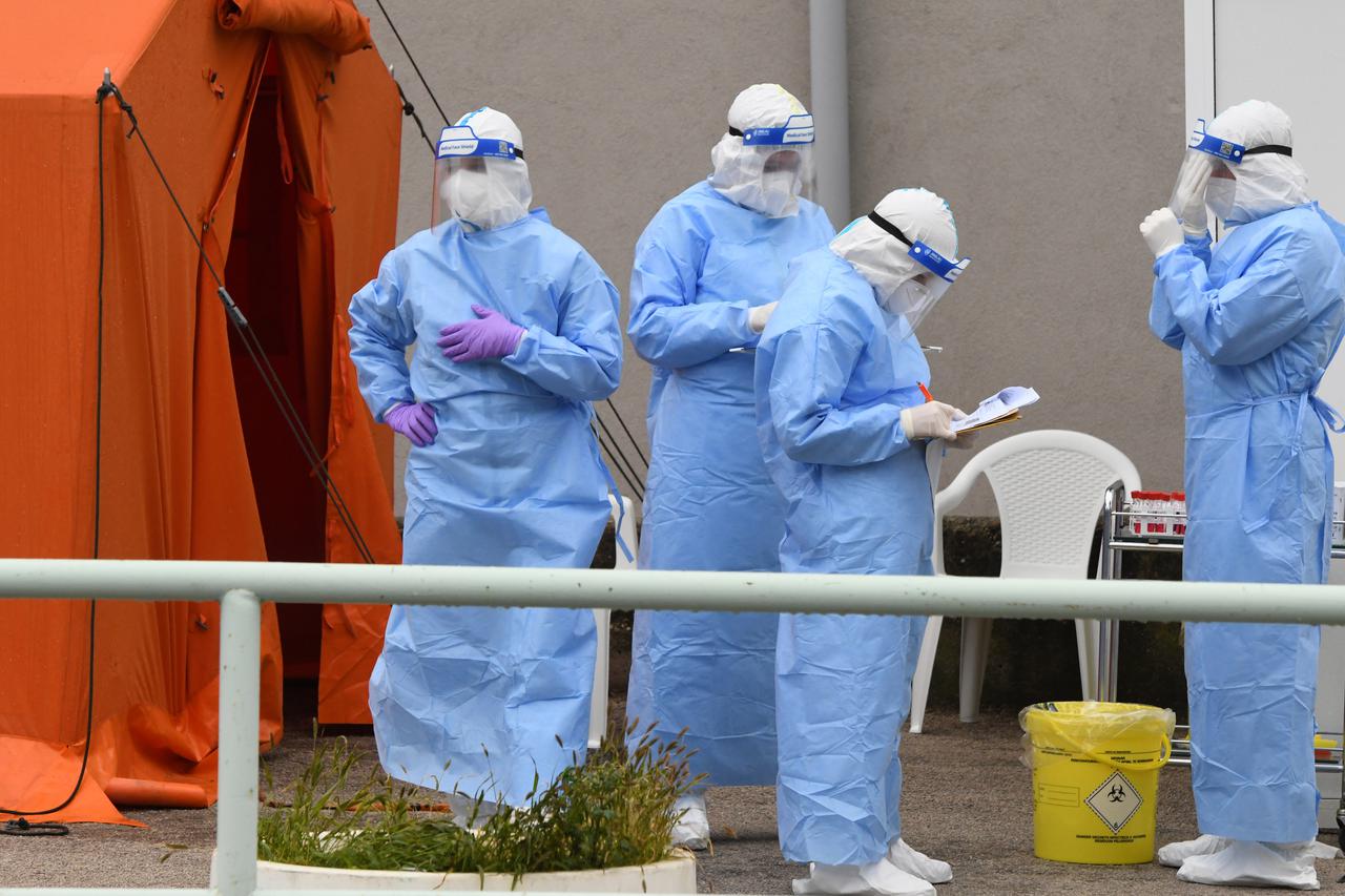 Ispred Opće bolnice Šibenik nema gotovo nikoga za testiranje na COVID-19
