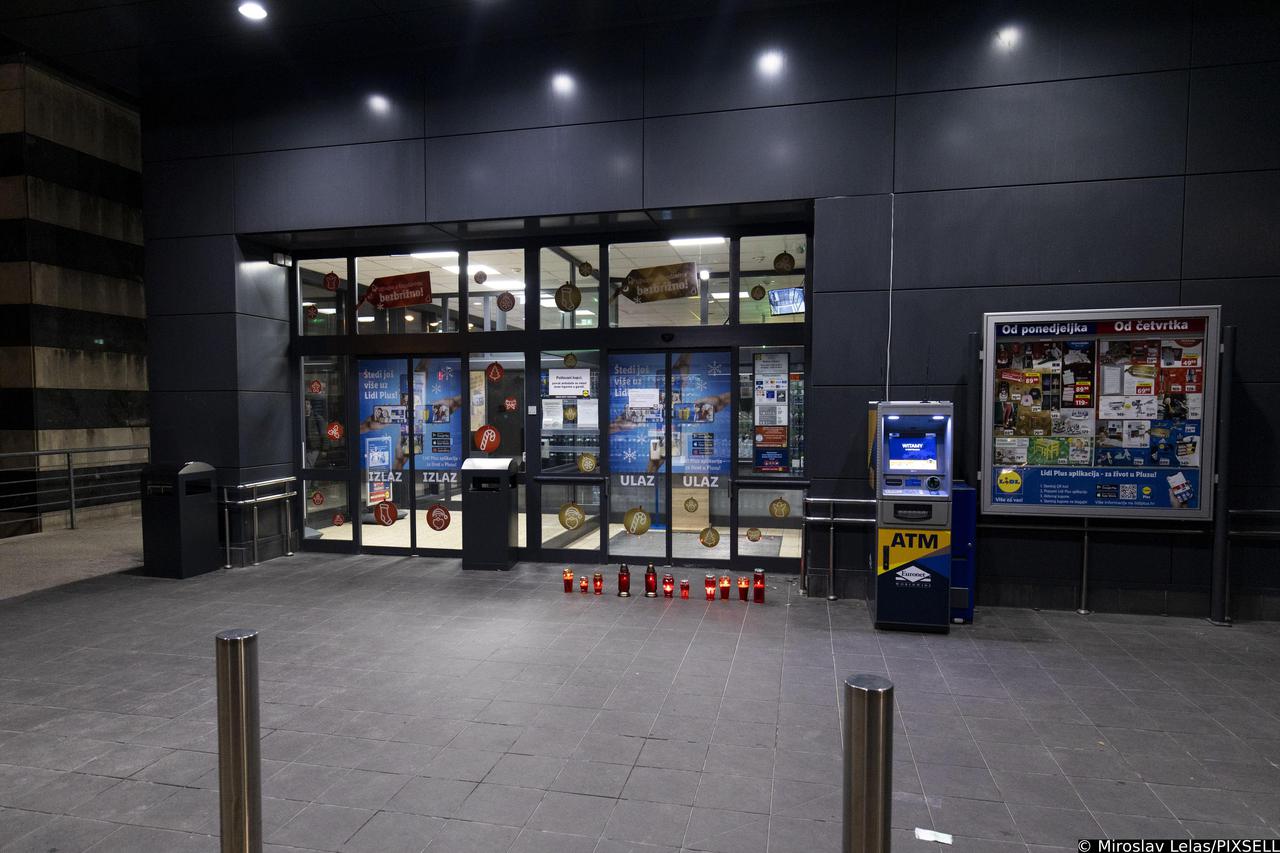 Split: Zapaljene svijeće ispred Lidla u kojemu je ubijena zaposlenica