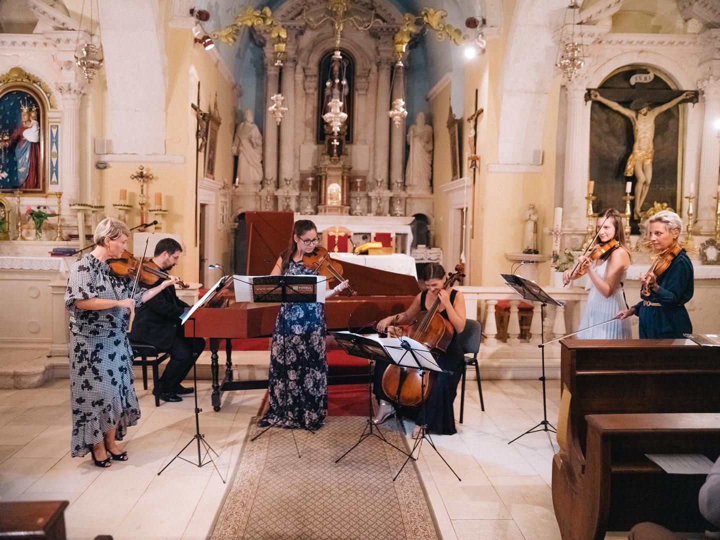 "Raspjevane violine" u crkvi sv. Martina u Žrnovu Postrani