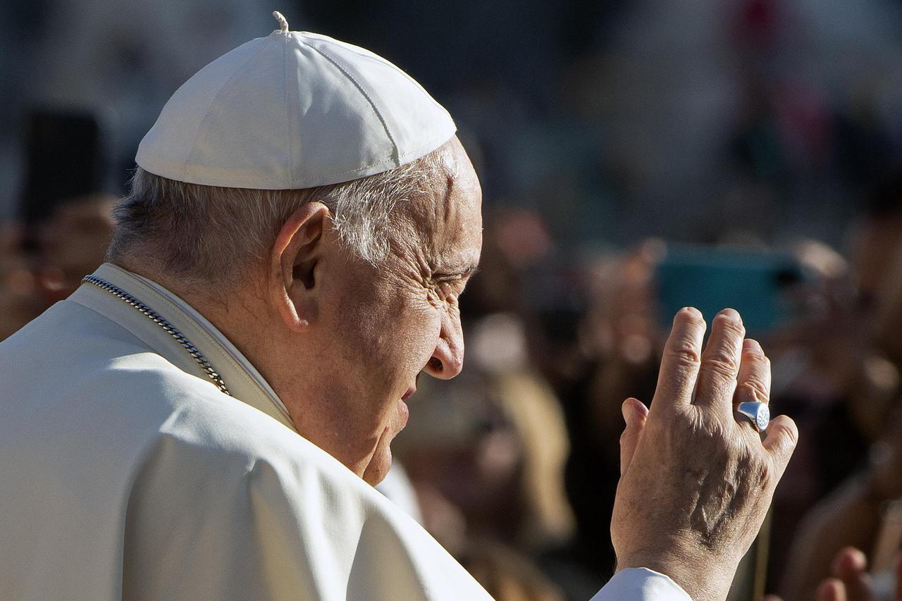 Roma, Papa Francesco durante l'udienza generale settimanale in Piazza San Pietro, in Vaticano
