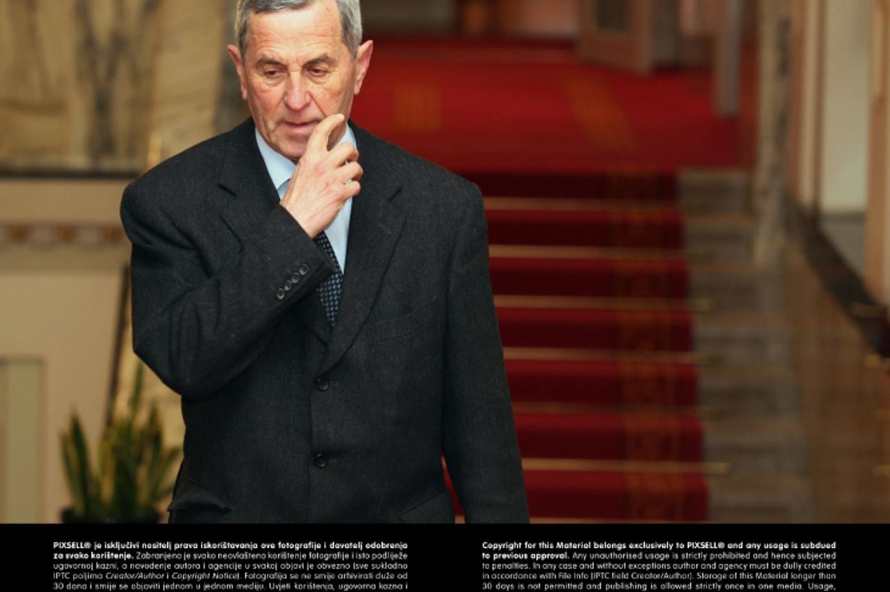 '19.01.2012., Zagreb - Raspravom o pristupanju Hrvatske EU nastavljena je redovita sjednica Sabora. Don Ivan Grubisic. Photo: Patrik Macek/PIXSELL'