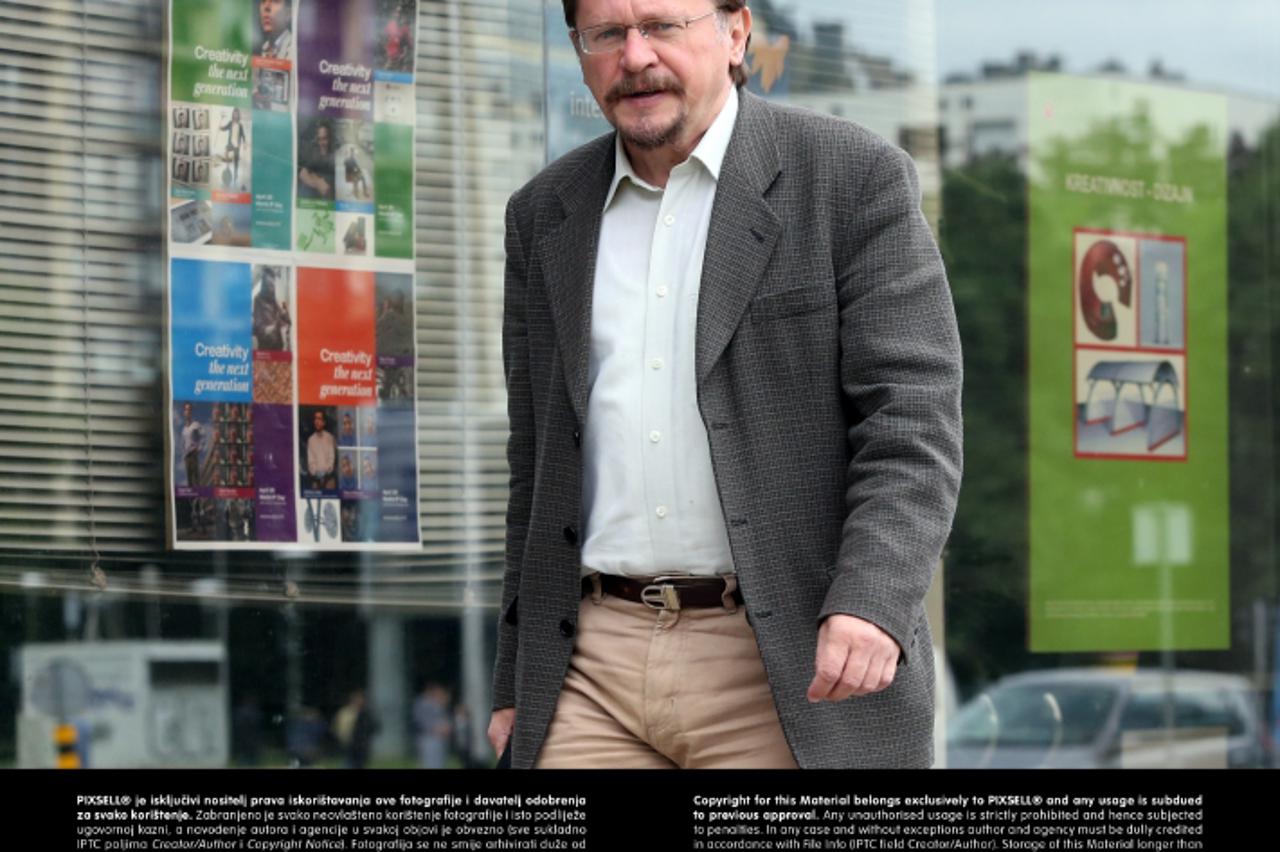 '03.06.2013., Zagreb - Dolazak sindikalnih vodja u ministarstvo rada i mirovinskog sustava na nastavak pregovora te pokusaj mirenja s Vladom vezano za najavljeni opci strajk koji bi se trebao odrzati 