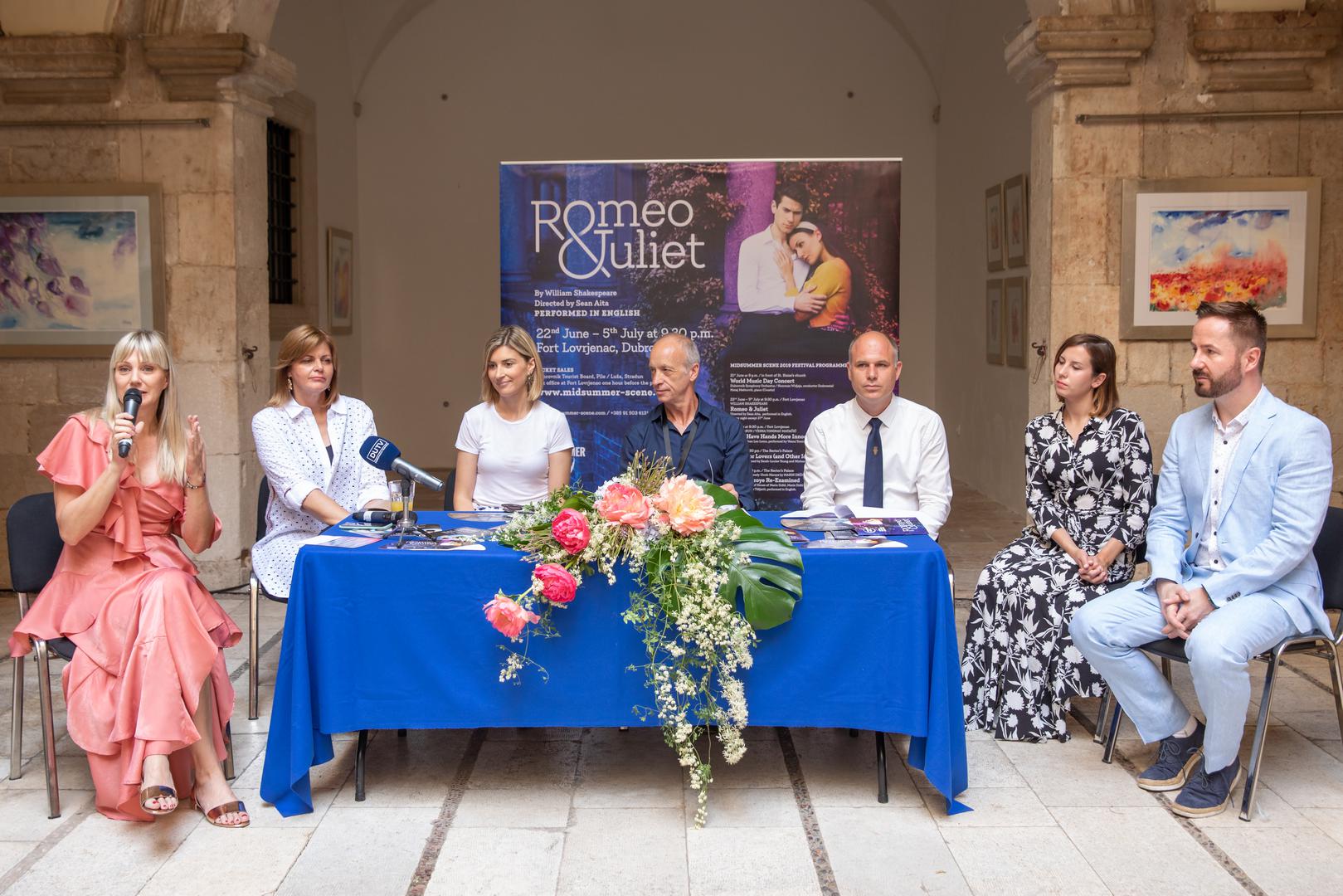 Uz to se posvetila i kazalištu, a osim što je članica  Kazališne družine Kolarin, jedna je i organizatorica Midsummer festivala. Riječ je o prvom hrvatskom festivalu na engleskom jeziku koji svojim zanimljivim programom podjednako privlači domaće i strane turiste.