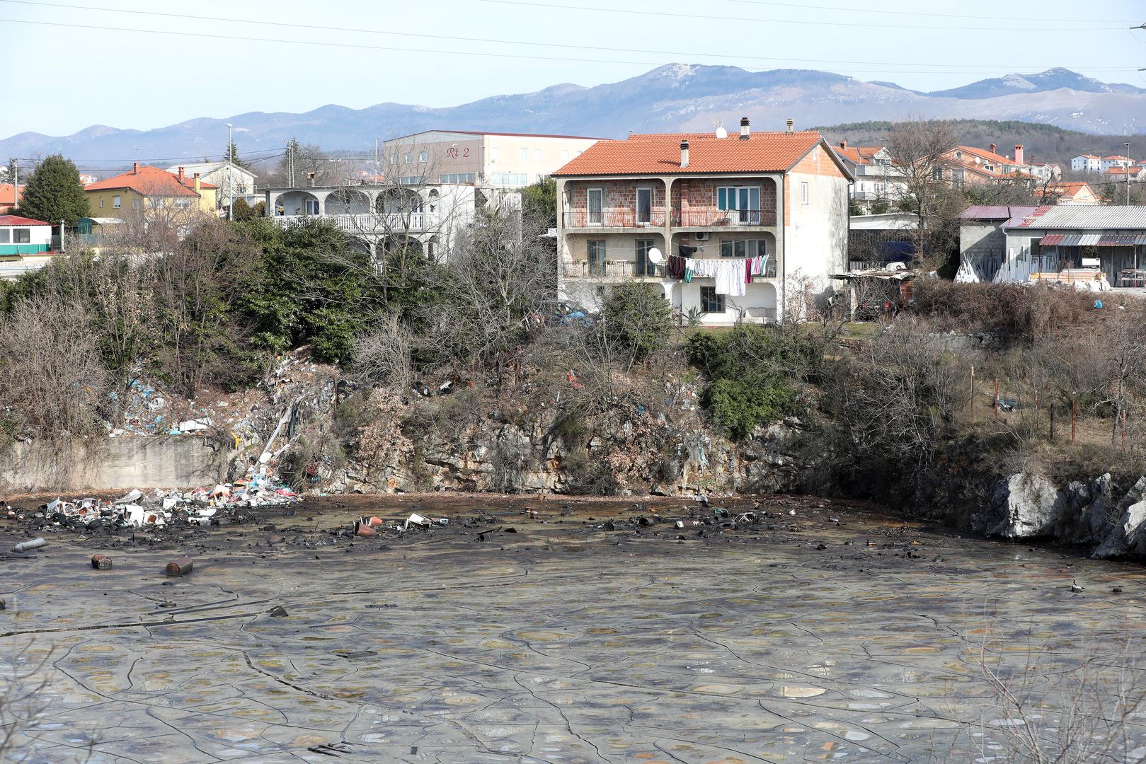 Viškovo sa 7 naselja i prosječnim brojem stanovnika od 2.300 po naselju smatra kako nema potrebe za statusom grada, naglašavajući važnost razvoja i kvalitete života. 