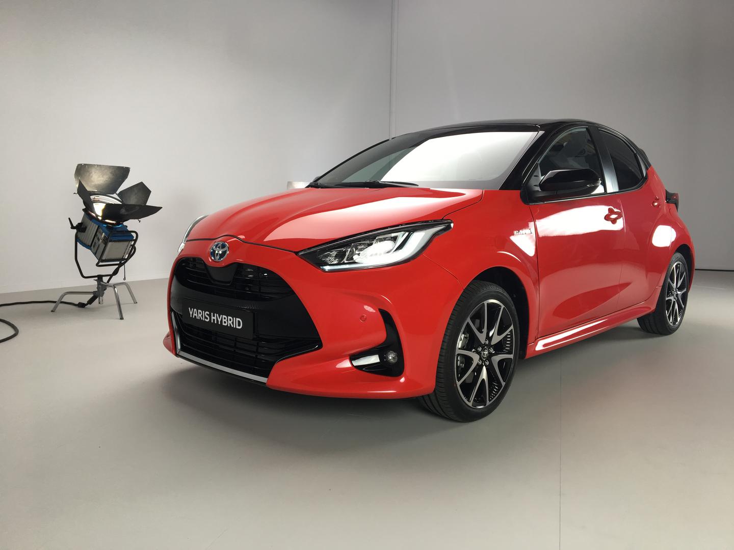 TOYOTA YARIS dolazi na novoj platformi, novi hibridni sustav razvijen je posebno za ovaj model, a u Hrvatsku stiže u jesen 2020. 