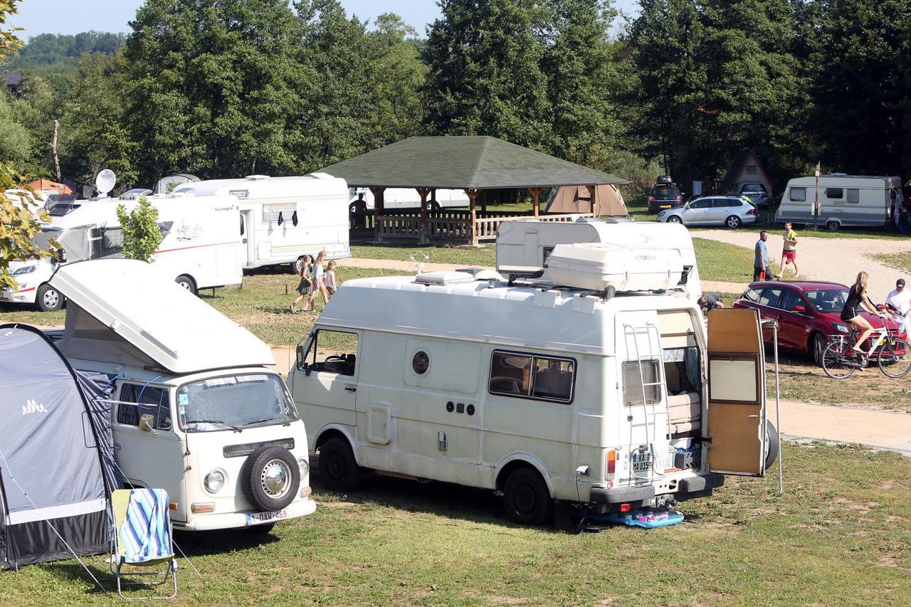 Duga Resa: Autokamp Slapiæ