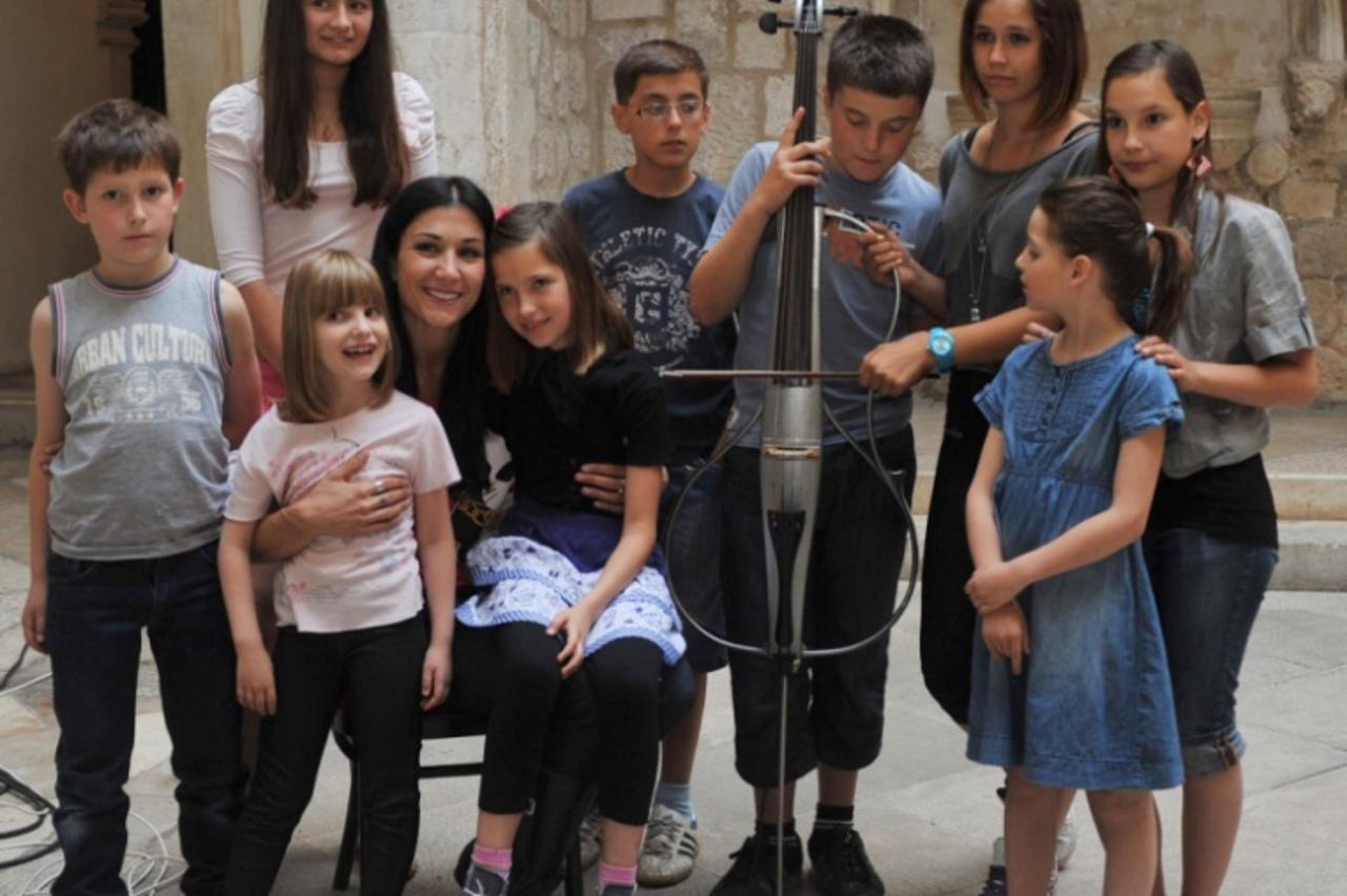 Ana Rucner i djeca Doma Maslina (1)