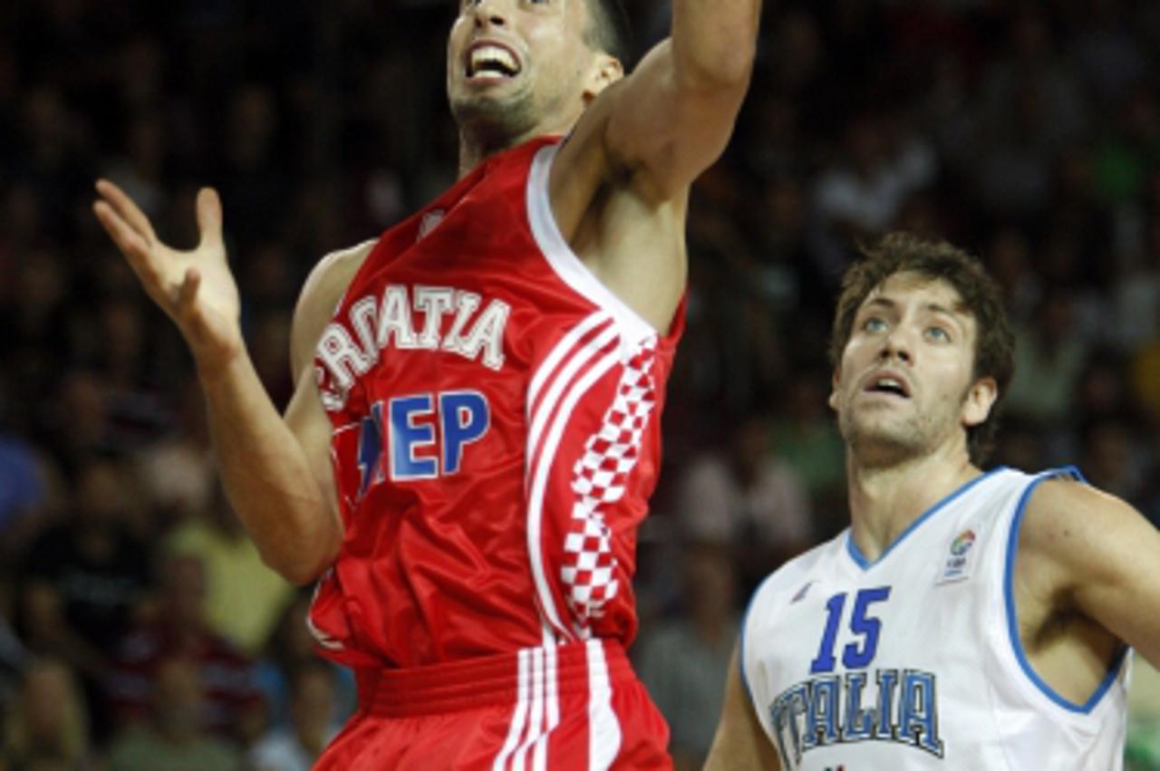 '25.07.2010., Pula - Druga kosarkaska prijateljska utakmica izmedju Italije i Hrvatske uoci odlaska na Svjetsko prvenstvo u Turskoj. Roko Leni Ukic. Photo: Slavko Midzor/PIXSELL'