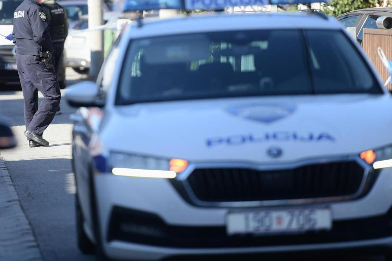 Zagreb: U eksploziji u Dubravi oštećeni su kuća i dva auta, policija provodi očevid