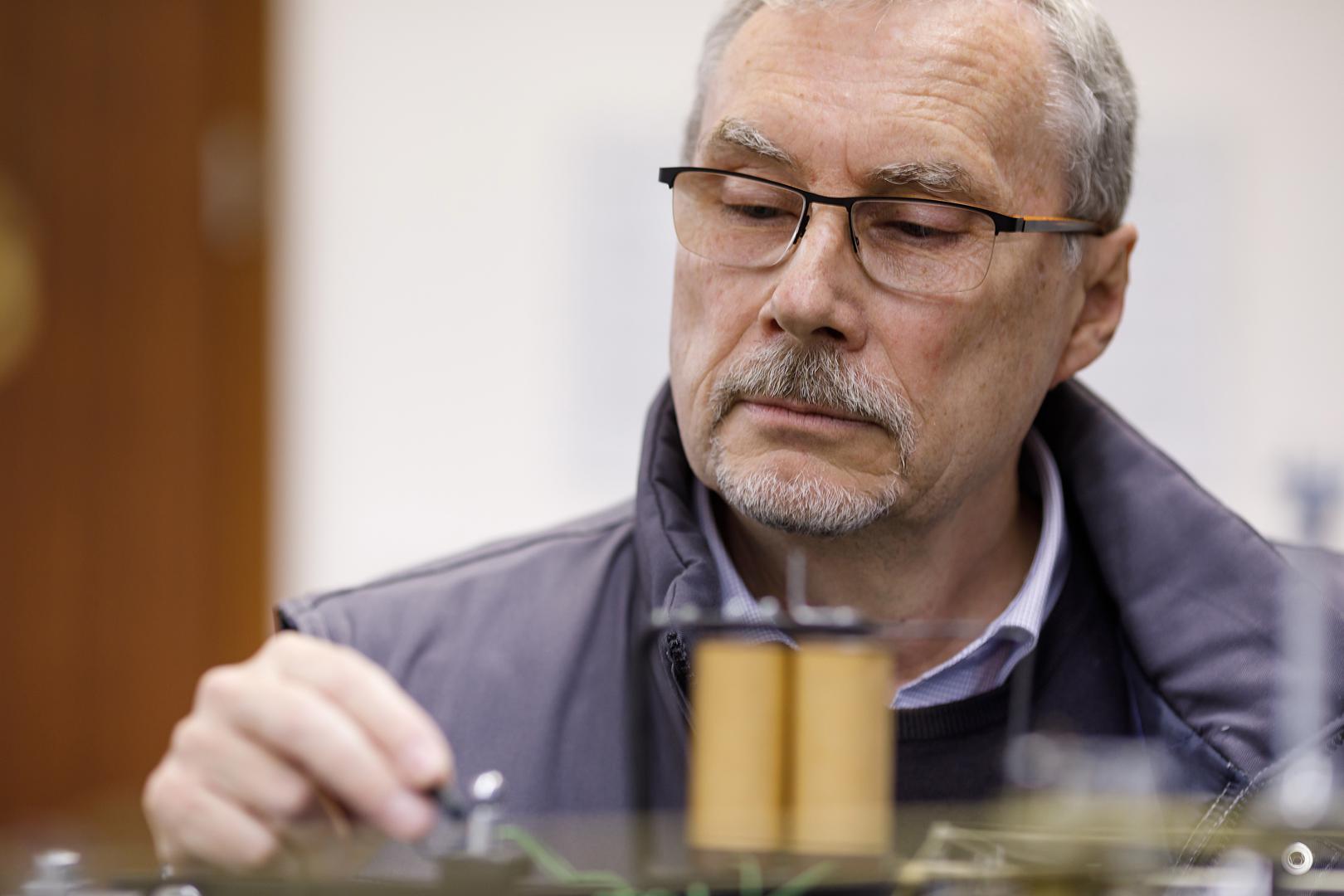01.04.2021., Zagreb -  Akademik, Mirko Orlic na Geofizickom zavodu, geofizicar, jedini nas strucnjak za tsunamije. 
Photo: Tomislav Miletic/PIXSELL