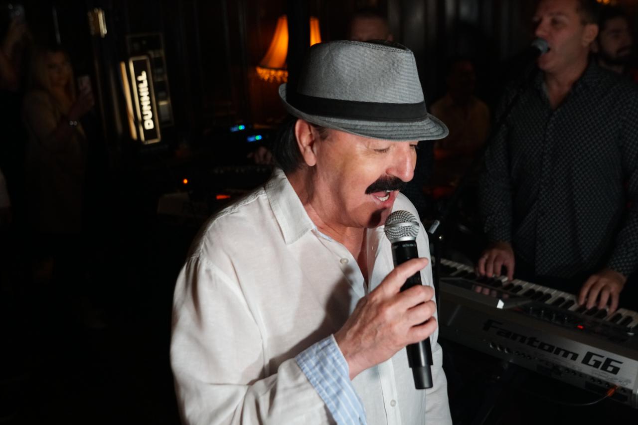 Beograd: Nastupom Harisa Džinovića otvorena nova sezona restorana "Dva Jelena"