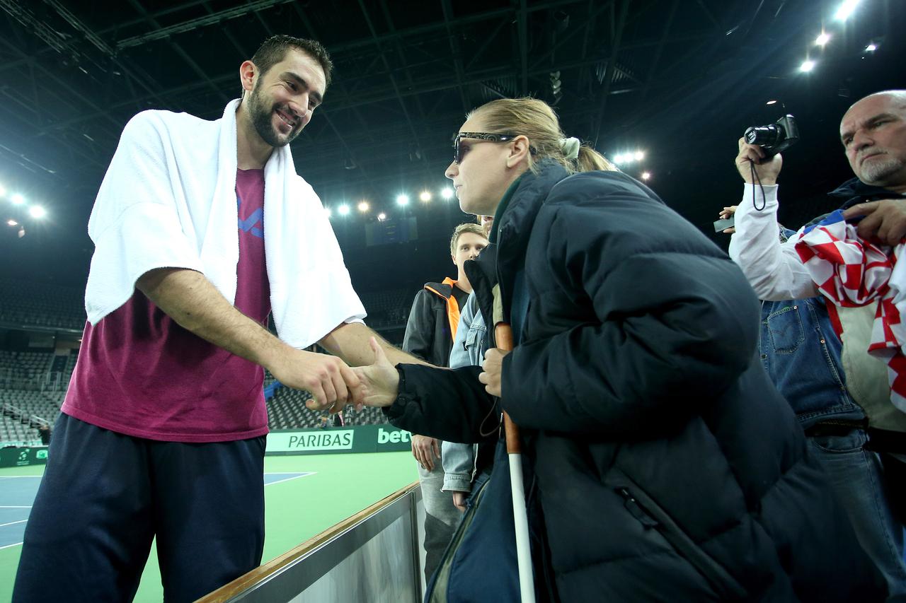 21.11.2016., Zagreb - Marin Cilic podijelio je autograme i fotografirao se s navijacima poslije otvorenog treninga u Areni Zagreb uoci finala Davis Cupa protiv argentinske reprezentacije.  Photo: Igor Kralj/PIXSELL