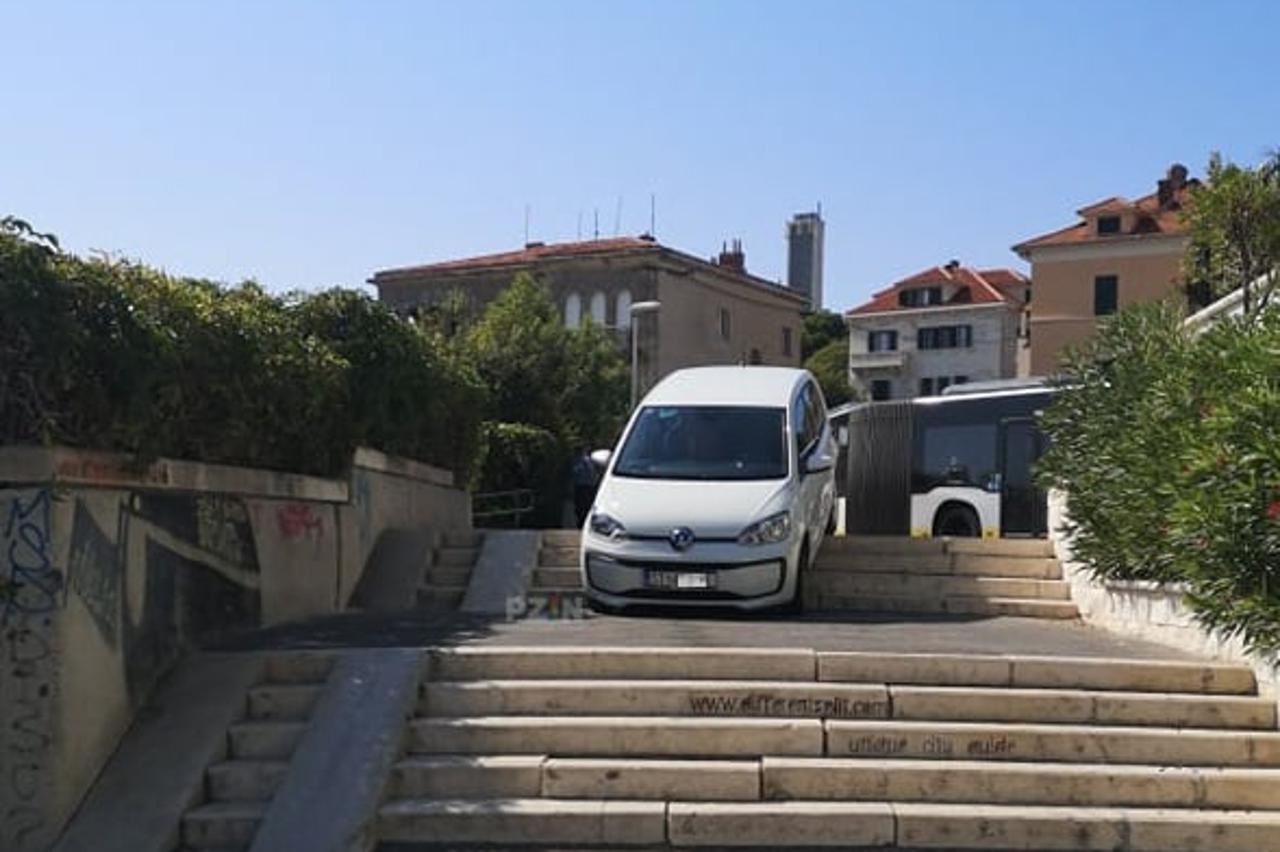 Automobil na Bačvicama