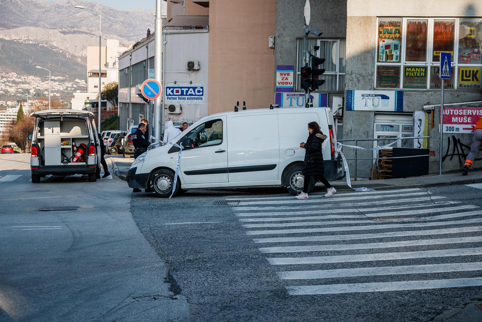 17.02.2025., Split - Na krizanju Vukovarske i Ninske ulice, kombi vozilo je naletilo na petero djece koja su prevezena u bolnicu. Photo: Zvonimir Barisin/PIXSELL