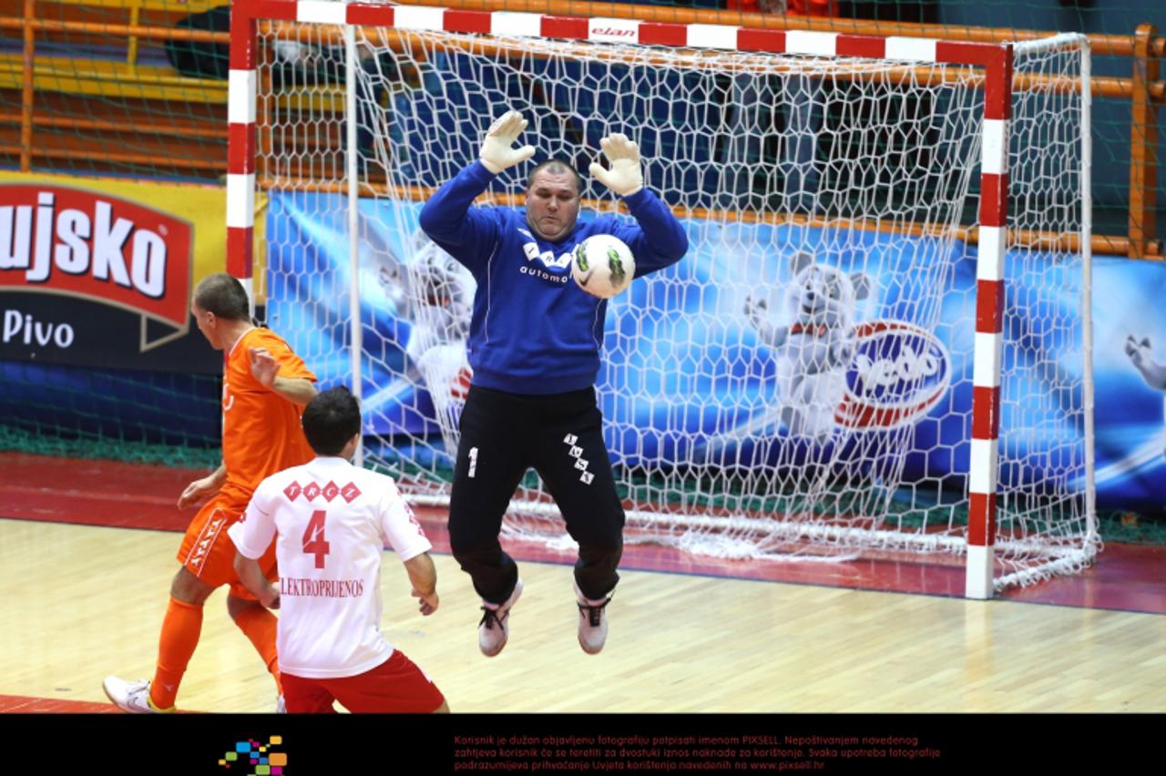 '28.12.2012., Zagreb - Malonogometni turnir 42. Kutija sibica. Finalna utakmica Veteranskog turnira, Rident - TRCZ ZG-ST. Marijo Svigir.  Photo: Marko Lukunic/PIXSELL'