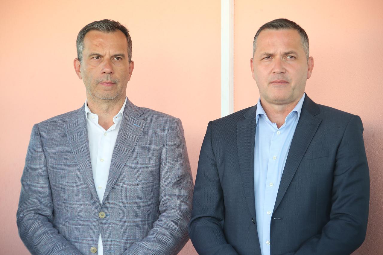 Manifestacija otkrivanja spomen ploče i mijenjanja imena sportskog centra ''Krčevine'' u ''Sportski centar - Stjepan Pršir Luci''.
