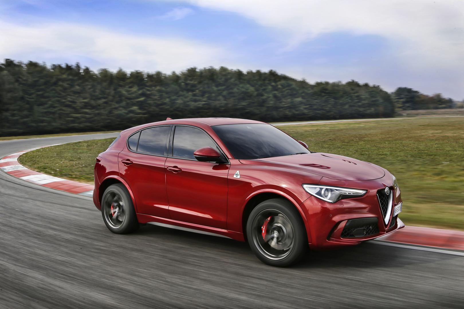 Uz godišnju plaću od tri milijuna eura, Šime Vrsaljko zaradio je i najbrži cestovni SUV, Stelvio Quadrifoglio s čak 510 konja
