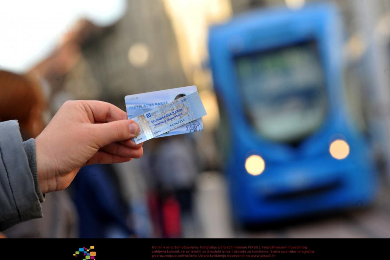 '22.12.2011., Zagreb - Iz Zagrebackog elektricnog tramvaja najavljeno je  poskupljenje javnog prijevoza, karta bi trebala kostat 15kn, a djacki pokaz 175kn, te bi se ukinulo placanje karte SMS-om.   P