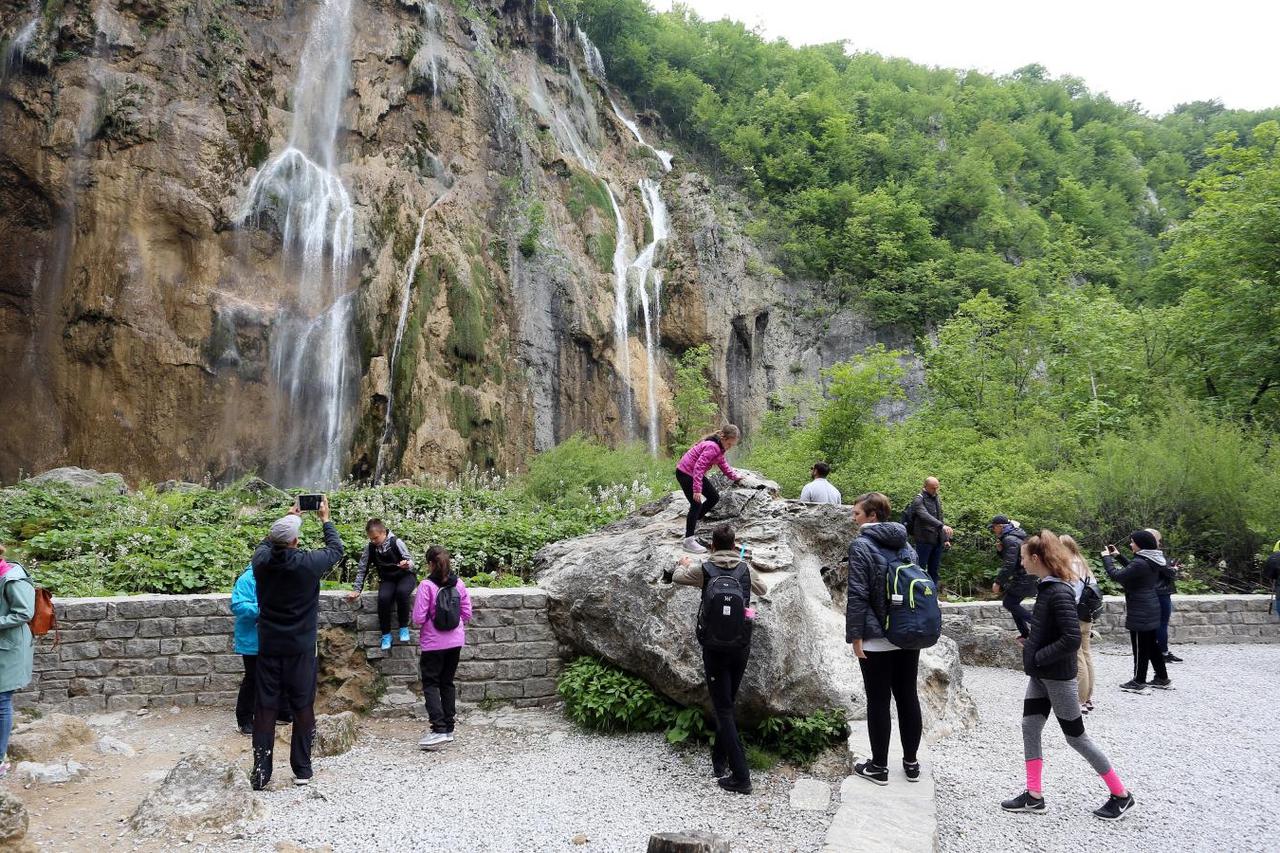 Niske cijene privukle brojne domaće turiste u Nacionalni park Plitvička jezera