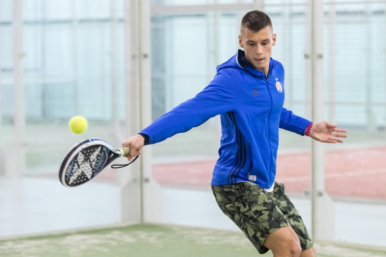 Zagreb: Igra?i Dinama zaigrali padel protiv novinara