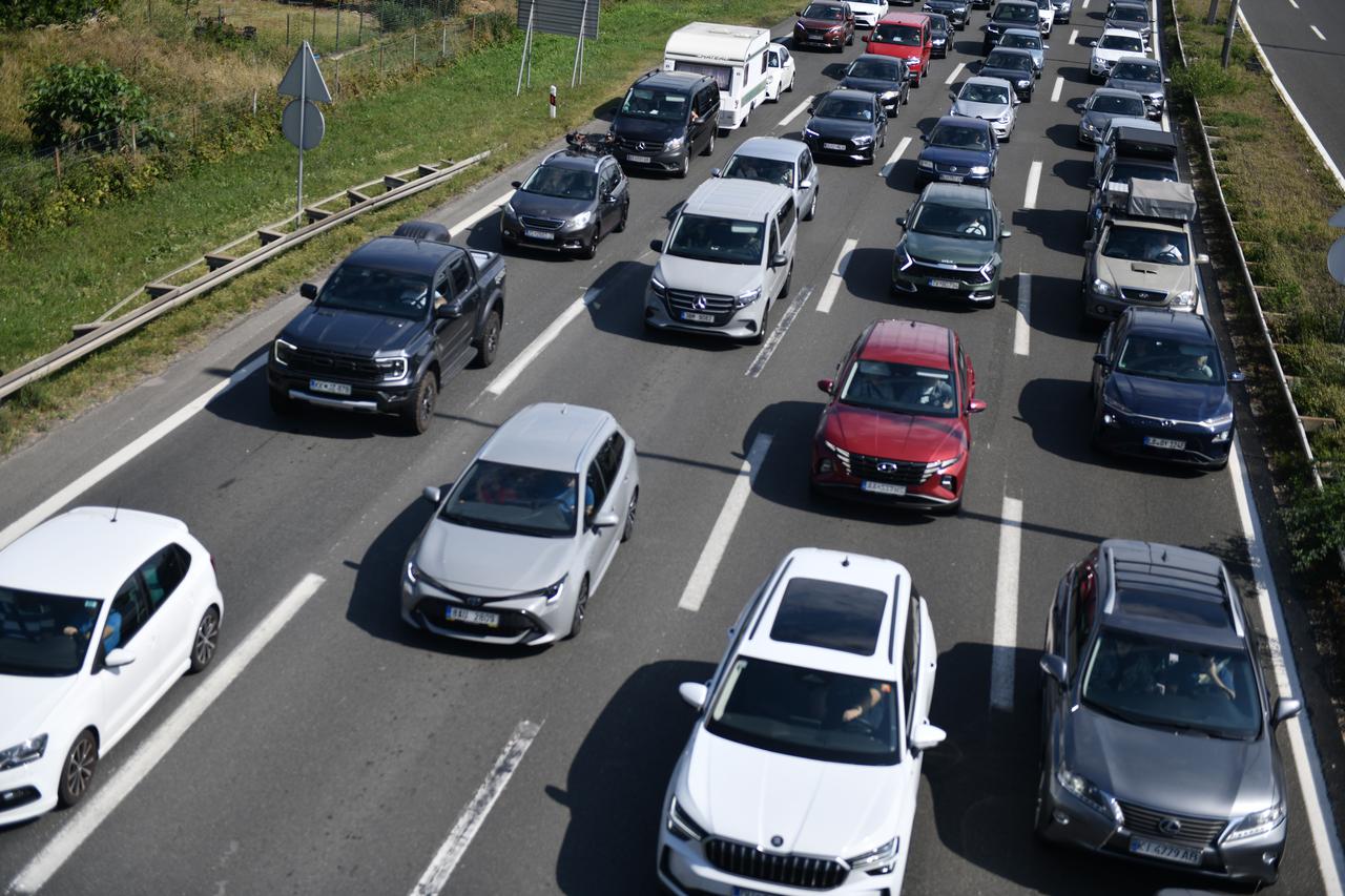 Zagreb: Gužve na Lučkom prema moru