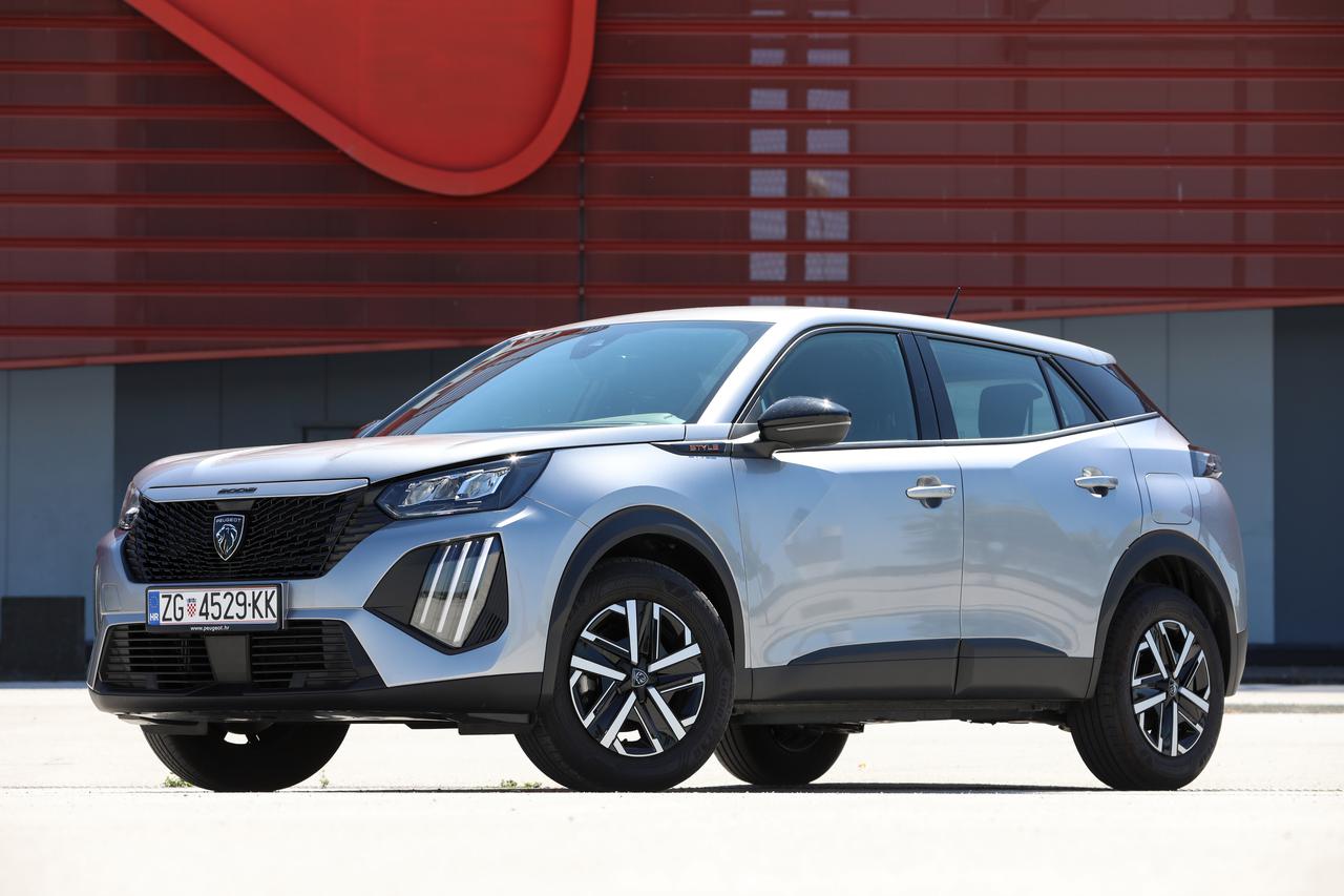 Zagreb: Test automobila Peugeot 2008 Hybrid