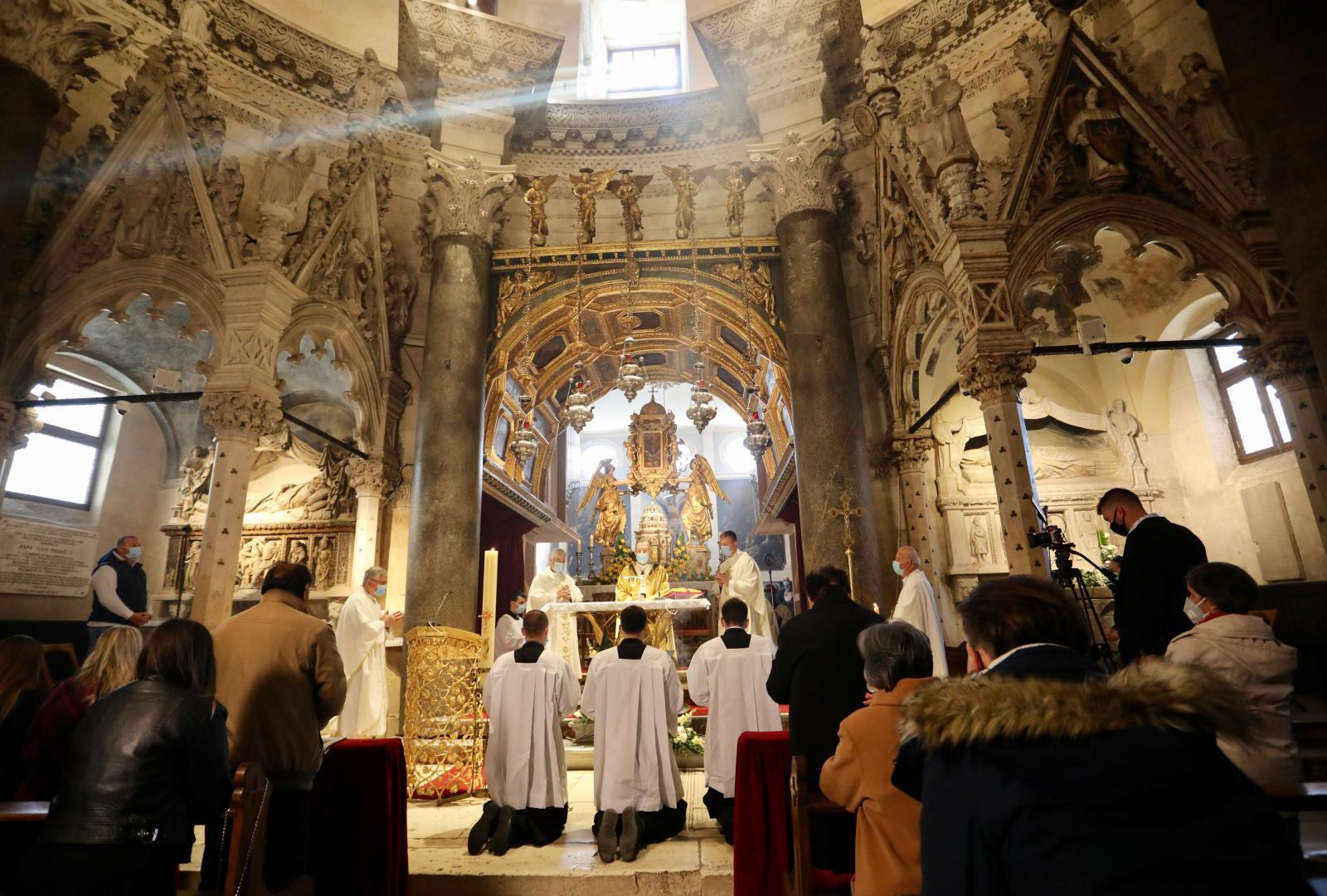 04.04.2021.,Split - Na Uskrs, splitsko-makarski nadbiskup Marin Barisic predvodio je  svecano bogosluzje s uskrsnim blagoslovomPhoto:Ivo Cagalj/PIXSELL