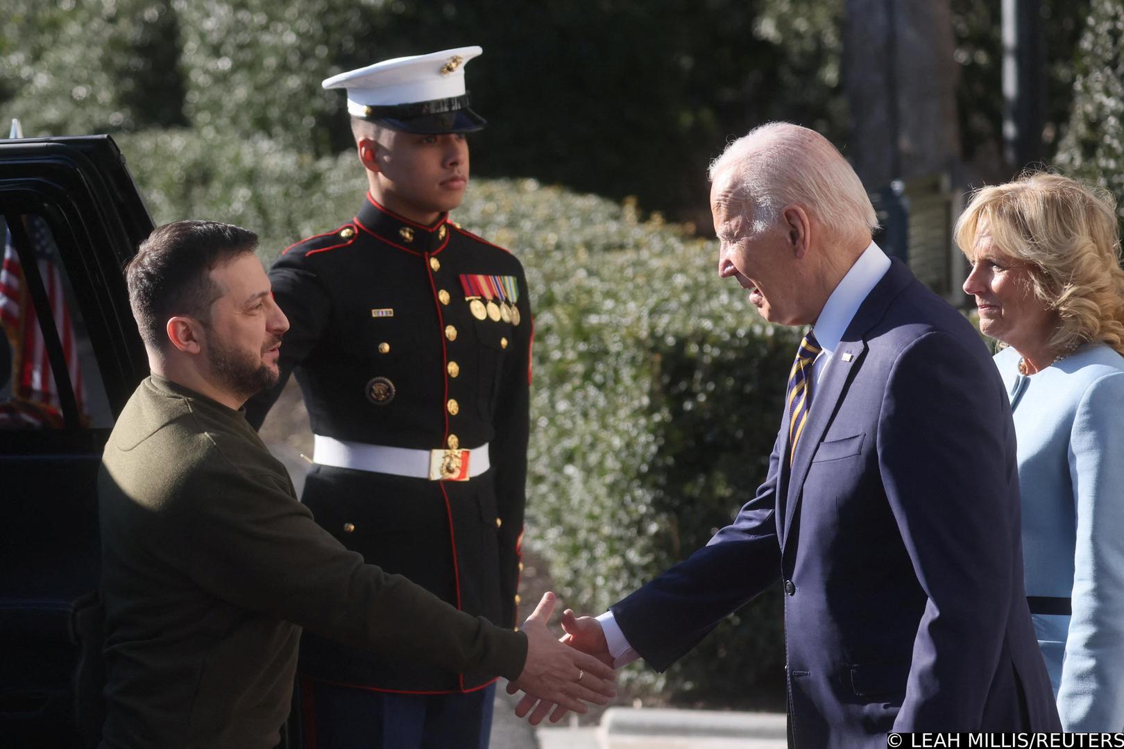 U.S. President Joe Biden and first lady Jill Biden welcome Ukraine's President Volodymyr Zelenskiy on the South Lawn at the White House in Washington, U.S., December 21, 2022. REUTERS/Leah Millis Photo: LEAH MILLIS/REUTERS