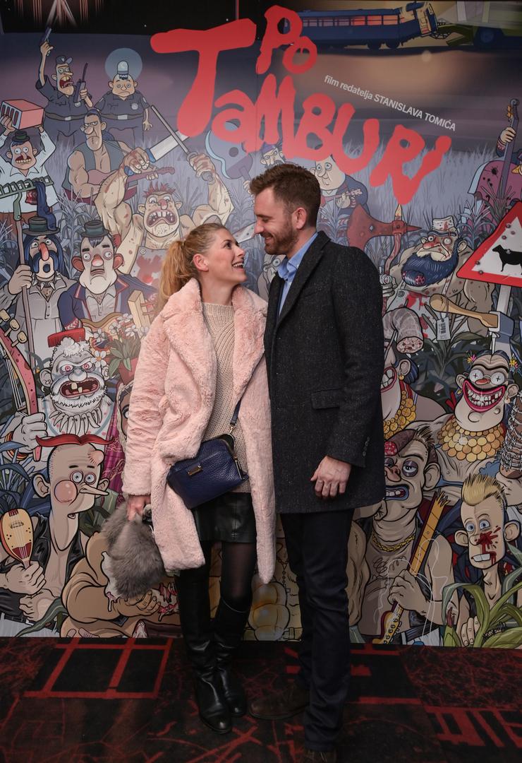 U braku su dobili dvoje djece, Mašu i Jakšu.