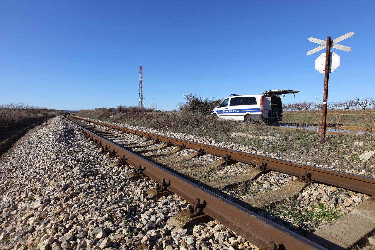 Škabrnja: Voza? kombija poginuo kada je na njega naletio vlak