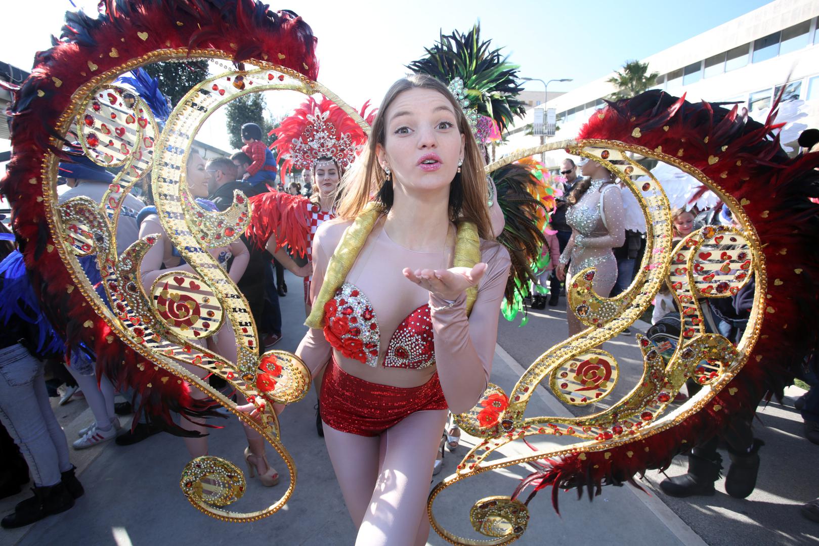 Ovih dana održavaju se šaroliki i zabavni karnevali, maskenbali, fašnici i slične priredbe