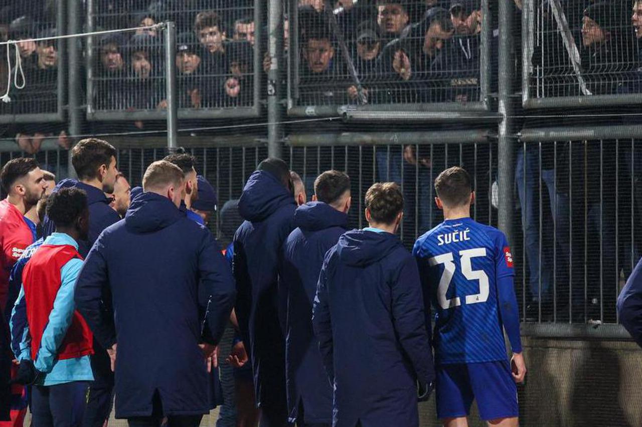 Rijeka: Dinamovci nakon poraza pozdravili navijače