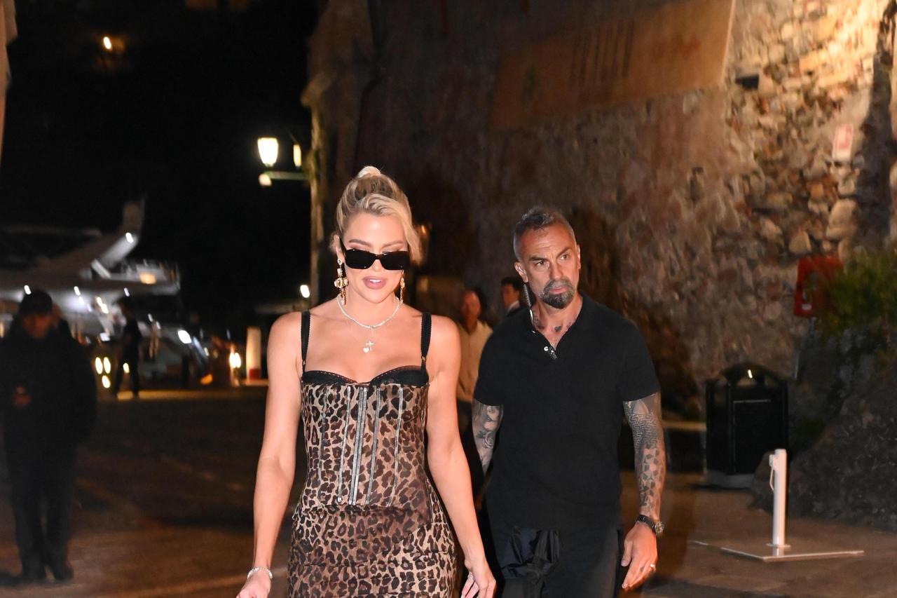 Kardashiani na večeri u Italiji gdje bi se trebalo održati vjenčenje Kourtney Kardashian i Travisa  Barkera