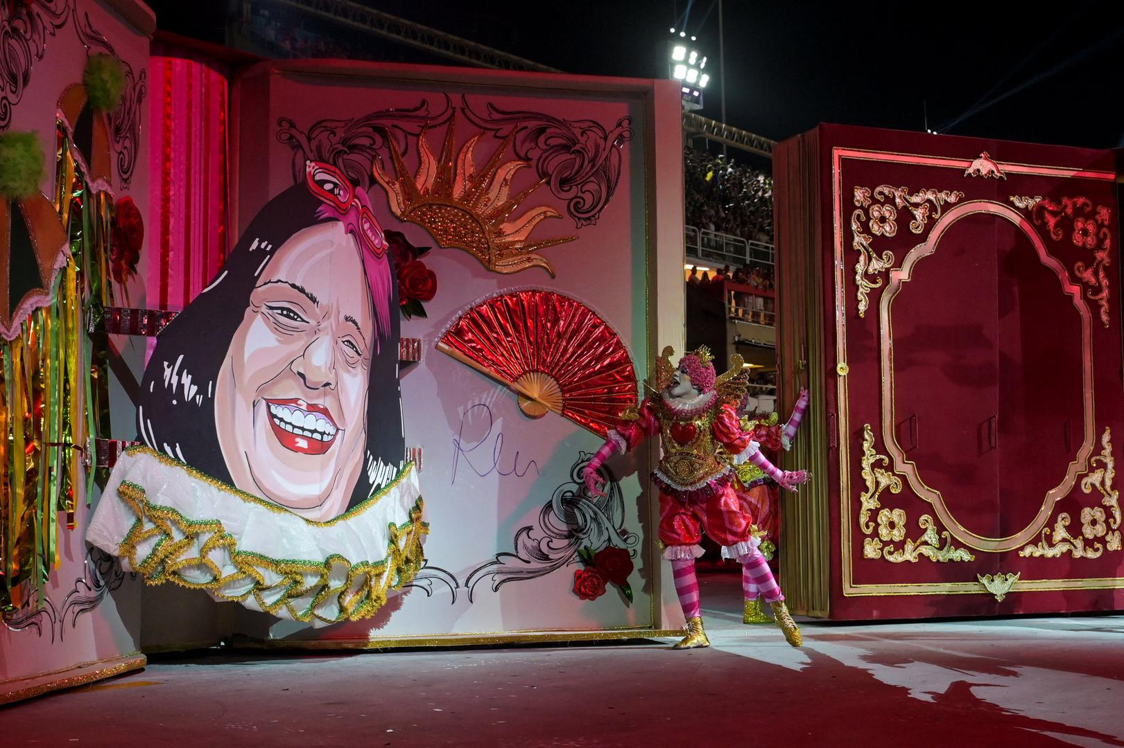 Škole sambe kroz svoje teme pričaju priče, crpeći inspiraciju iz brazilske povijesti, društvenih pitanja i popularne kulture.