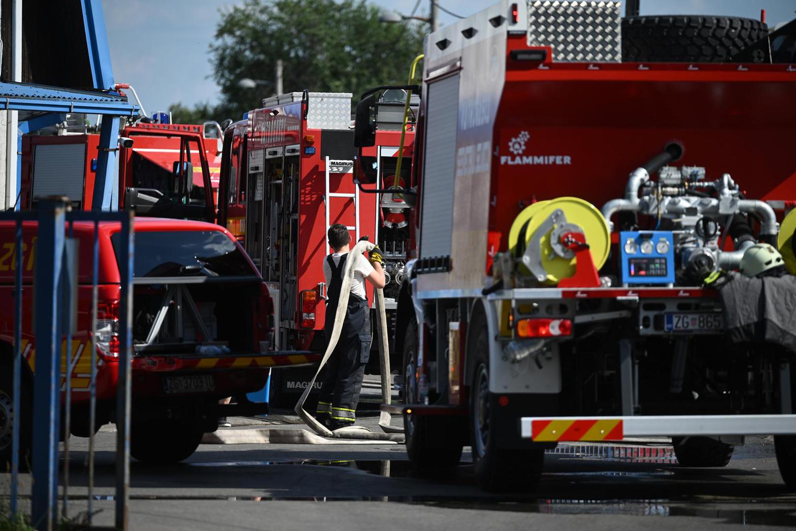 13.07.2026., Zagreb - Pozar je izbio u dvoristu tvrtke Cezar - Centar za reciklazu na Industrijskoj cesti u Sesvetama. Photo: Lucija Ocko/PIXSELL