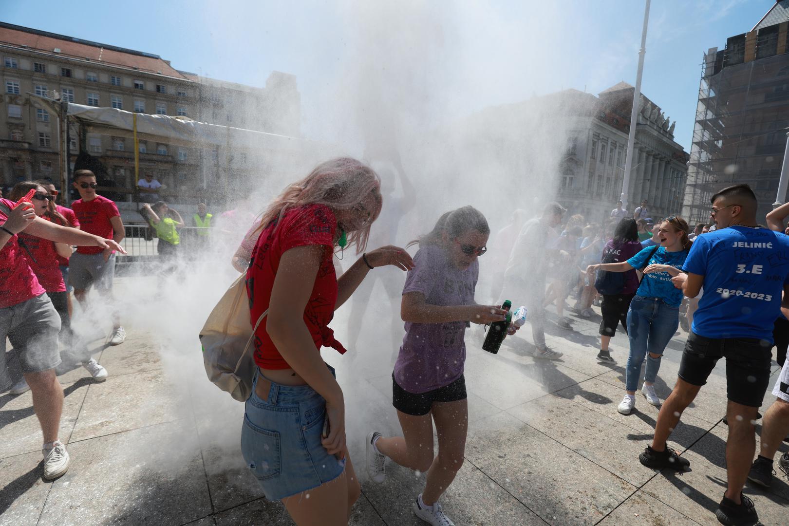 26.05.2023. Zagreb - Norijada maturanata na na Trgu bana Josipa Jelacica Photo: Sanjin Strukic/PIXSELL
